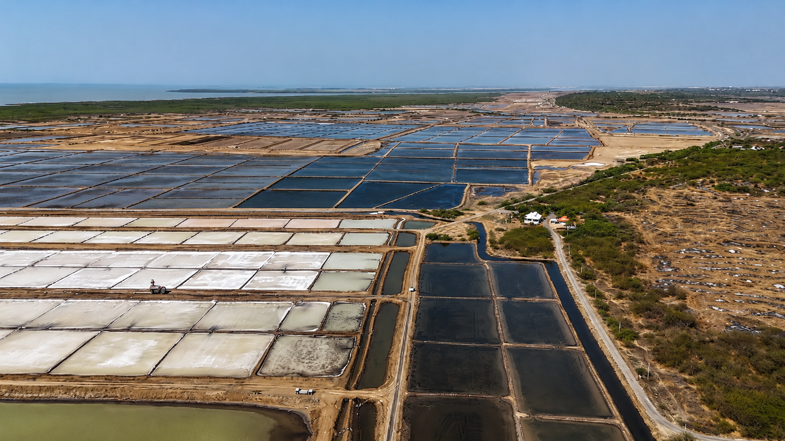 The salt pans near Mor
